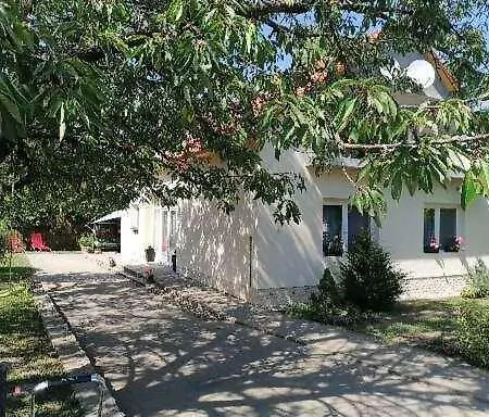 In Balatonbereny/balaton 18081 *